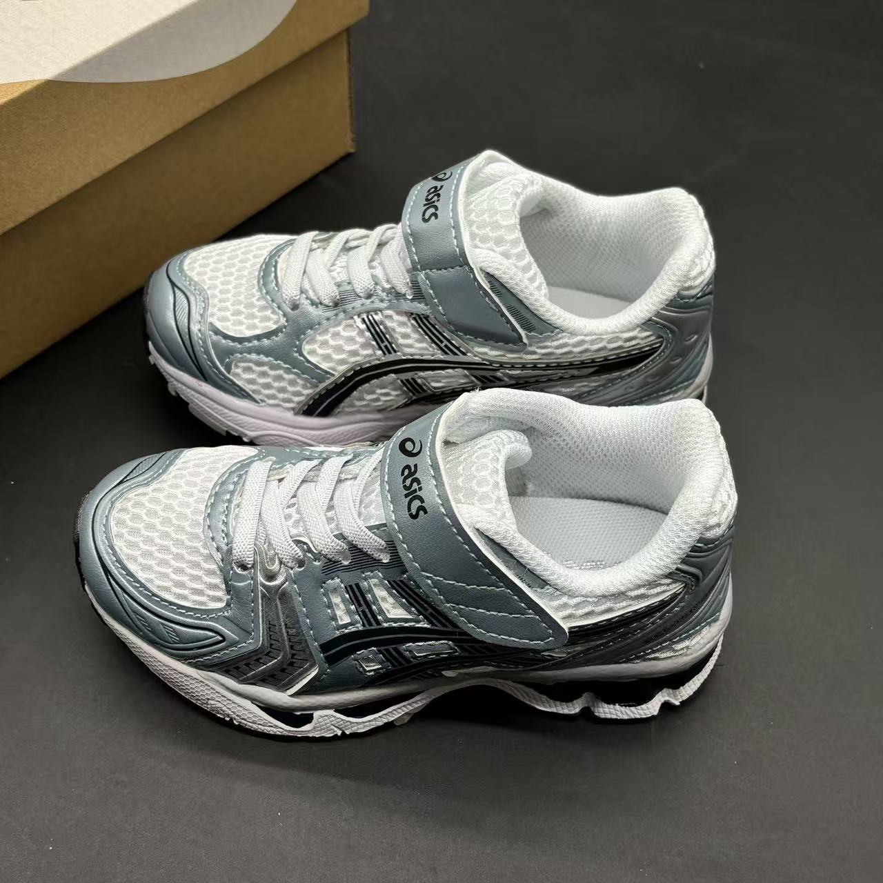 Children's shoes child